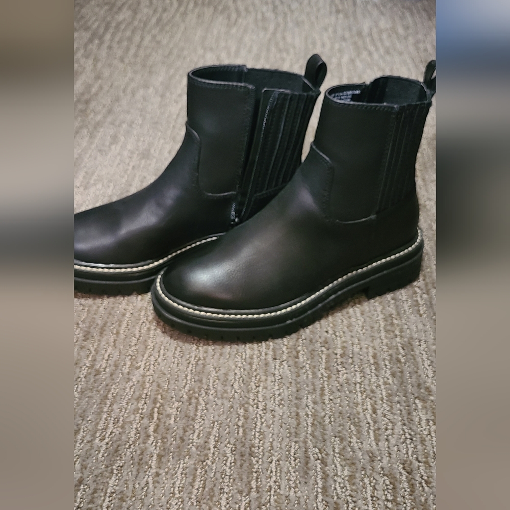 Boots - Picture 3 of 5